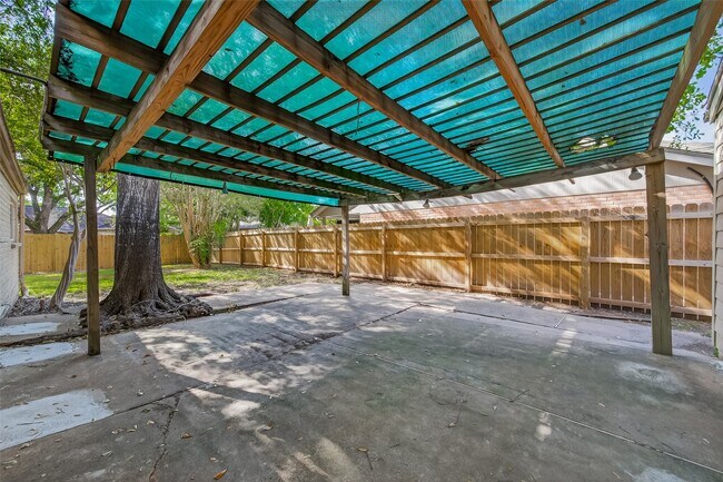 Building Photo - 11923 Briar Forest Dr