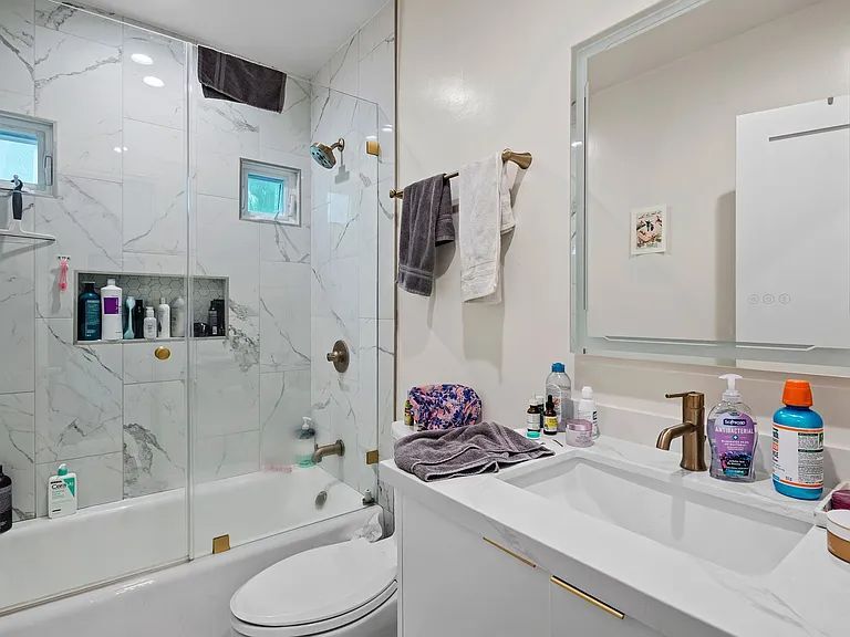 Building Photo - 1005 Hi Point St