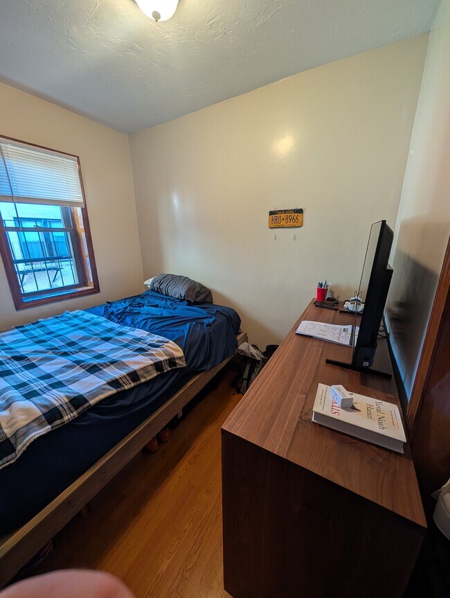 Building Photo - 219 Park Dr