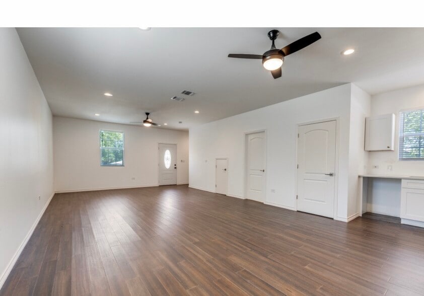 Building Photo - 156 Pioneer Rd