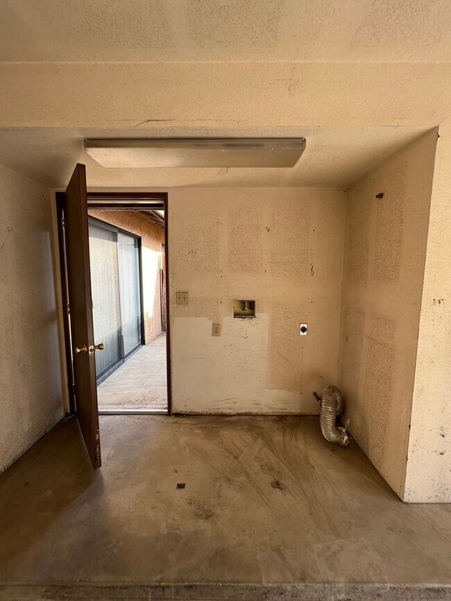 Building Photo - 8609 Lyn River Ct
