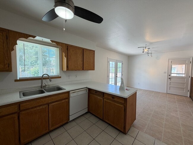 Building Photo - 3 Bedroom Single Story Home Available Near E Main Street & Hwy 314 SW in Los Lunas!