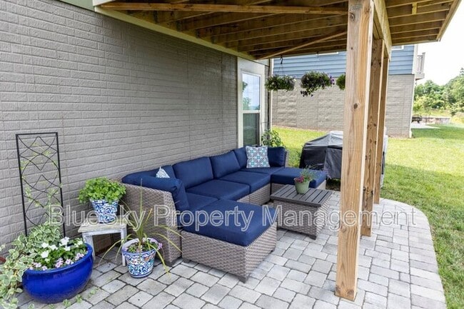 Building Photo - 1480 Delphi Ln