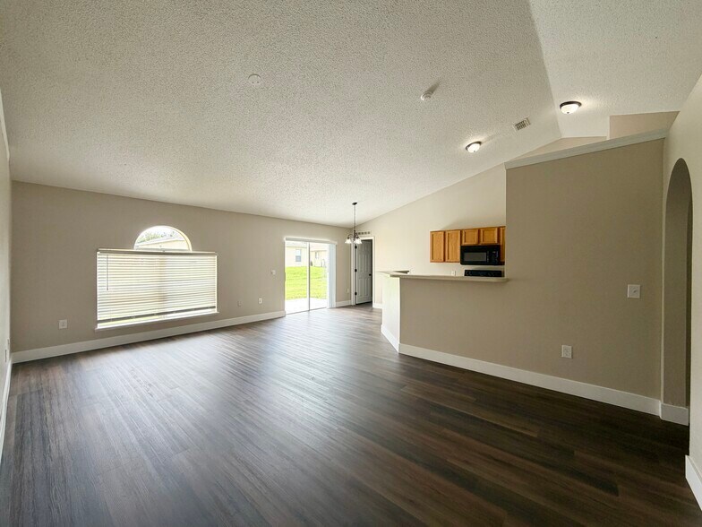 Building Photo - 47 Sawfish Ct