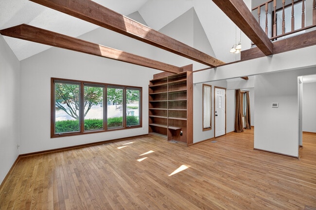Building Photo - 4 Bedroom Near Butler University!