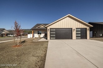 Building Photo - New Home in Thayer Farms North!