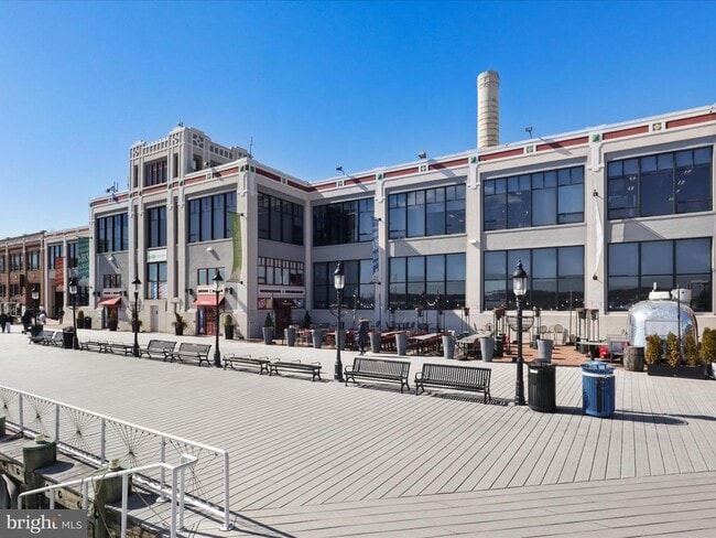 Building Photo - 811 Gibbon St