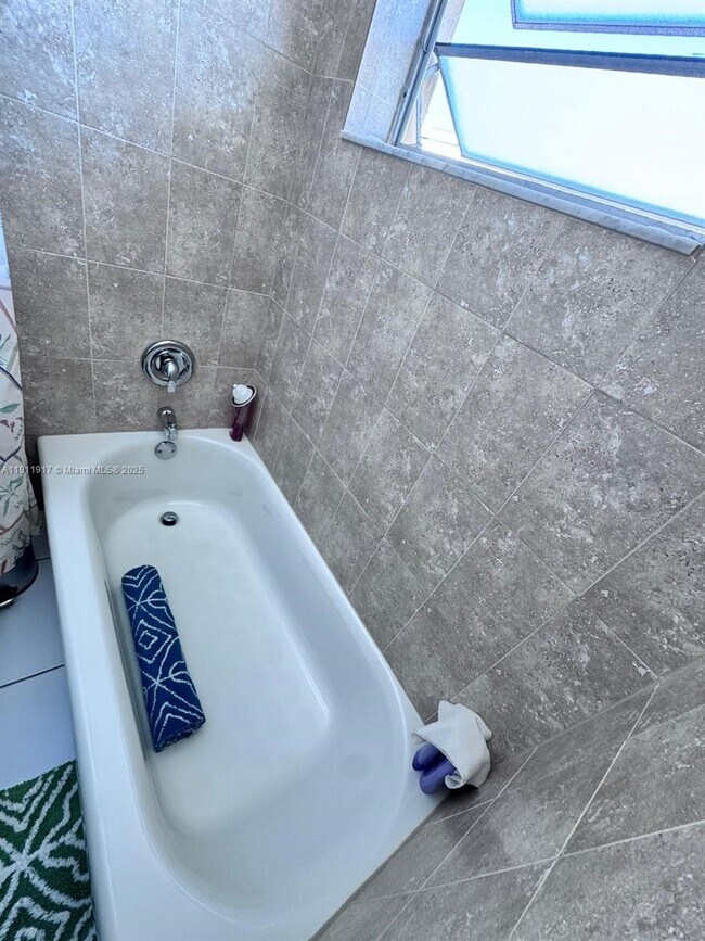 Building Photo - 2451 NE 49th St