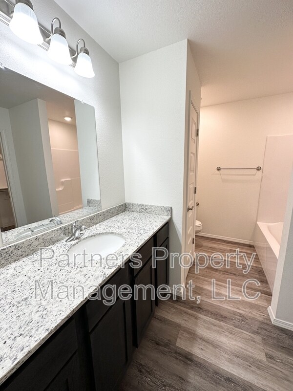 Building Photo - 1079 S Benchmark Ln