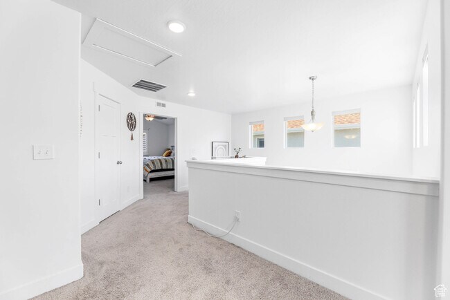 Building Photo - 4713 E Lk Cor Dr