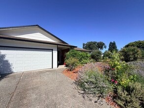 Building Photo - 1713 Mariposa Dr