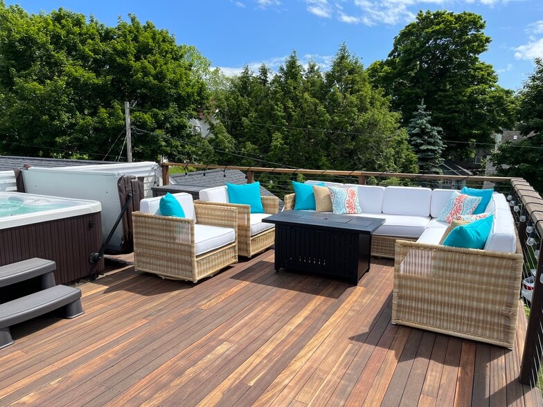 FANTASTIC Roof Deck with Ocean Views! - 11 Henry St