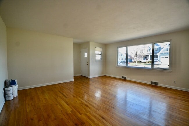 Building Photo - 609 Loomis St