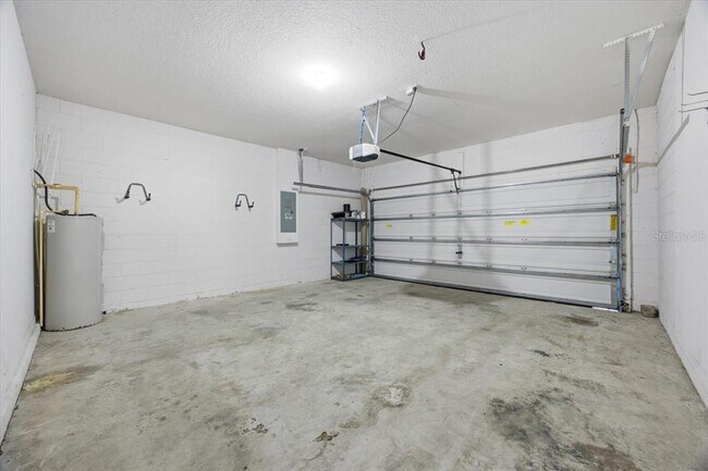 Building Photo - 5588 Sycamore Canyon Dr