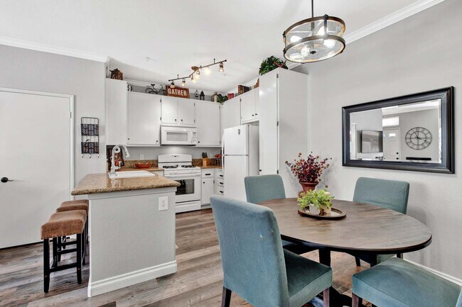 Building Photo - 13133 Le Parc