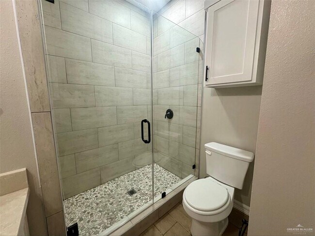 Building Photo - 11 E 13th St