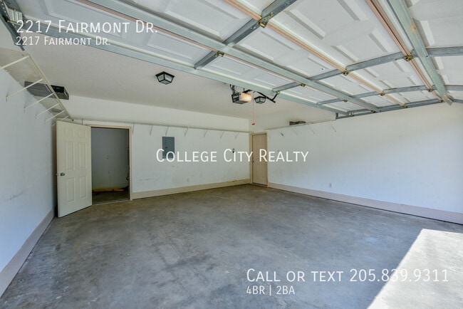 Building Photo - 2217 Fairmont Dr