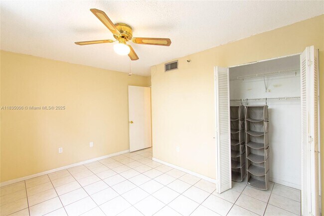 Building Photo - 1621 Collins Ave