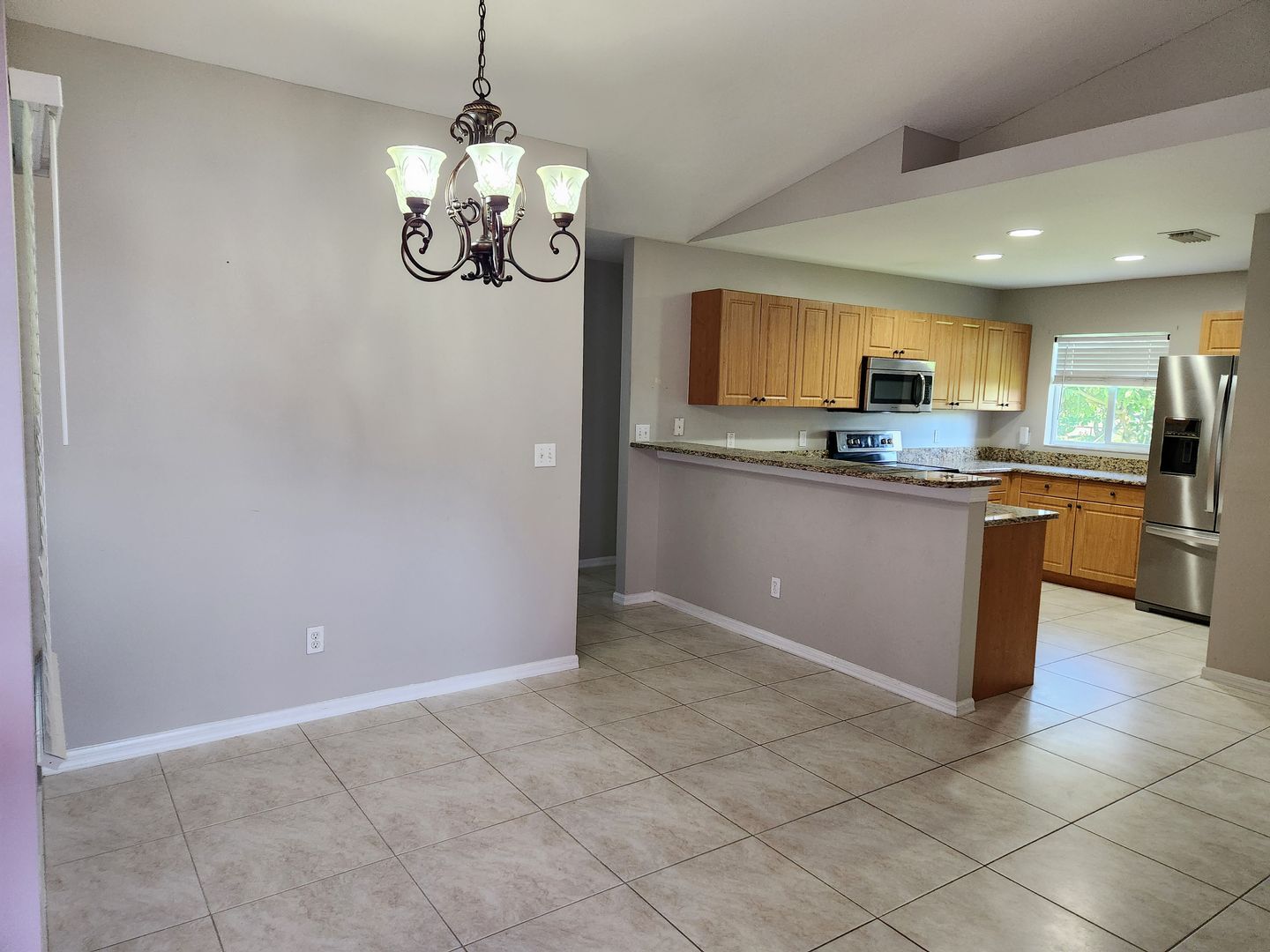 Building Photo - BEAUTIFUL 3 BR / 2 BA HOME AVAILABLE IN MIRROR LAKES
