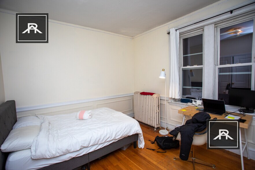 Building Photo - 316 St Paul St