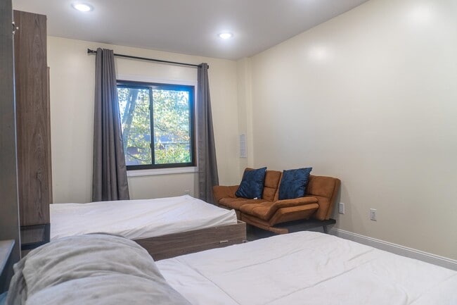 Building Photo - 4 Highview Rd