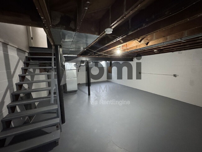 Building Photo - 2137 Ridgeview Rd