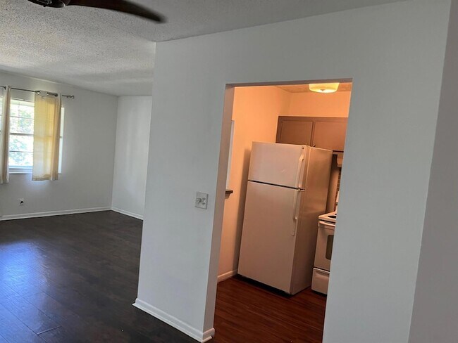 Building Photo - 63 Easthampton C