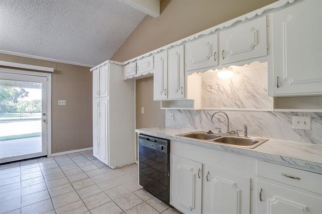 Building Photo - 1060 S Burleson Blvd