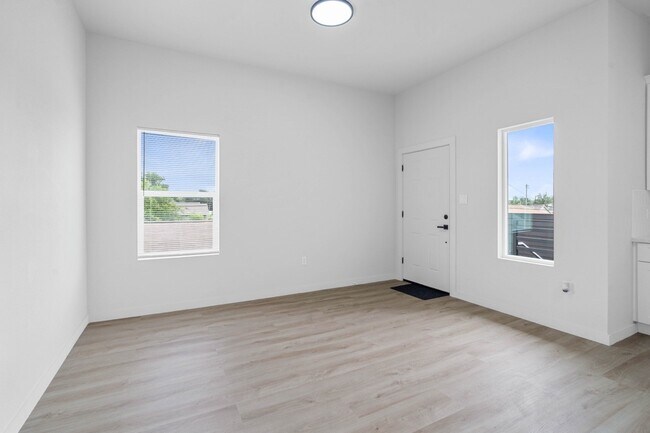 Building Photo - 9725 Kerr St