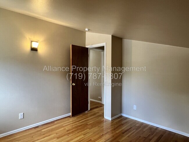 Building Photo - 1345 Pike Dr