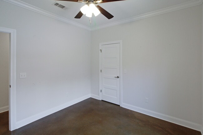 Building Photo - 1172 Greenfield Cir