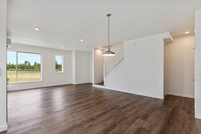 Building Photo - 32742 Hemlock Ave SE