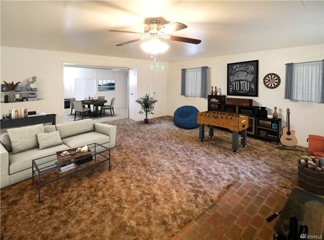 Building Photo - Bremerton Home with Bonus Rooms and Large Yard