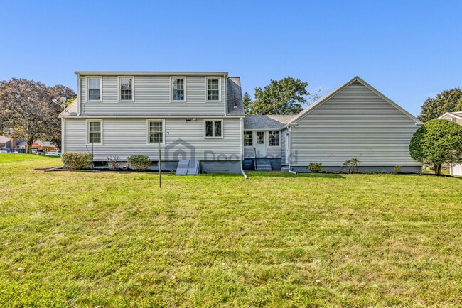 Building Photo - 62 Stoneleigh Rd