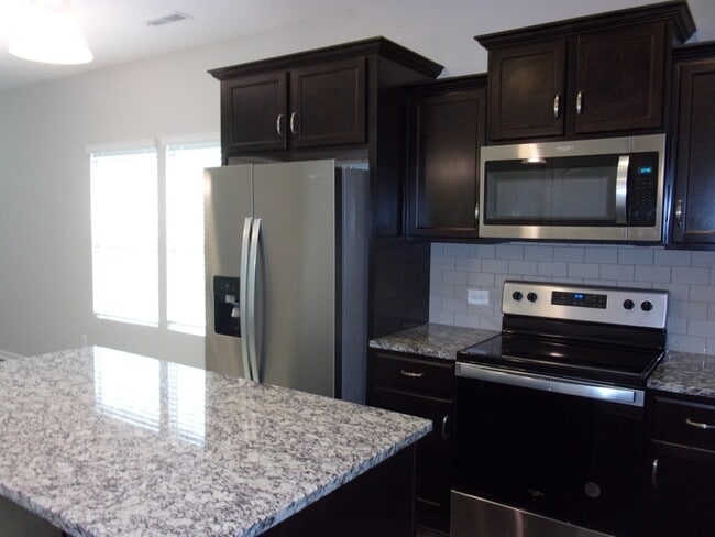 Building Photo - 2826 Capitol Dr