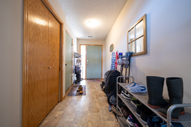 Building Photo - 15124 Cimarron Way