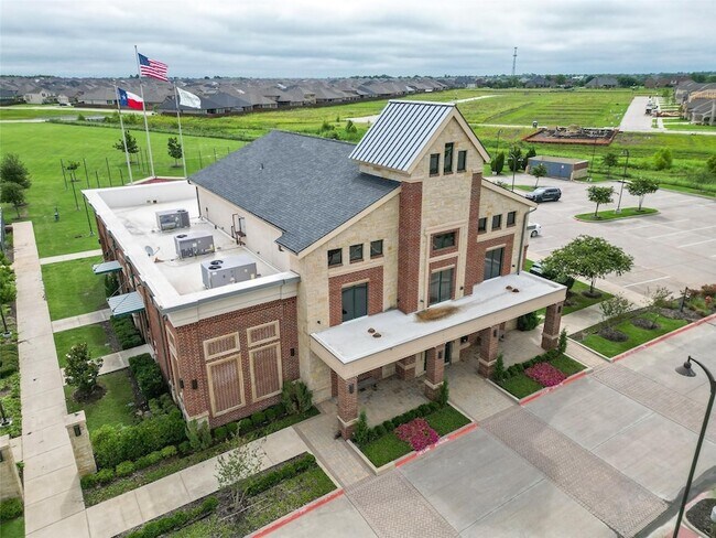 Building Photo - 1605 Cedar Crest Dr