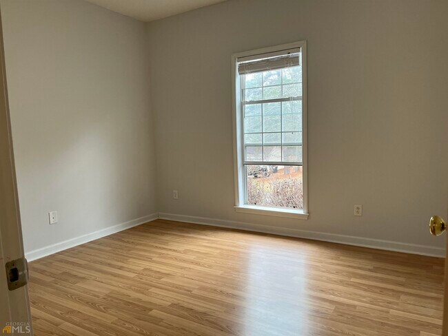 Building Photo - 214 Piedmont Dr
