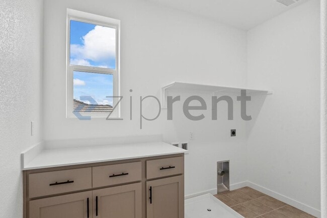 Building Photo - 3284 Oak Trl Dr