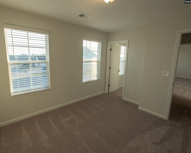Building Photo - 3024 Hallsdale Dr