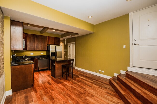 Building Photo - 2046 W Hood Ave