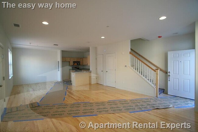 Building Photo - 110 Second St Unit #PH09