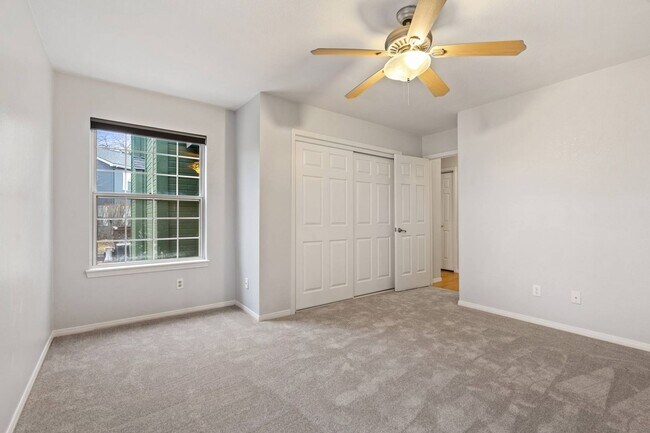 Building Photo - Updated 3-Bedroom Townhome in Ideal Location