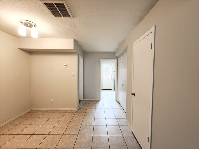 Building Photo - 8848 Kempwood Dr