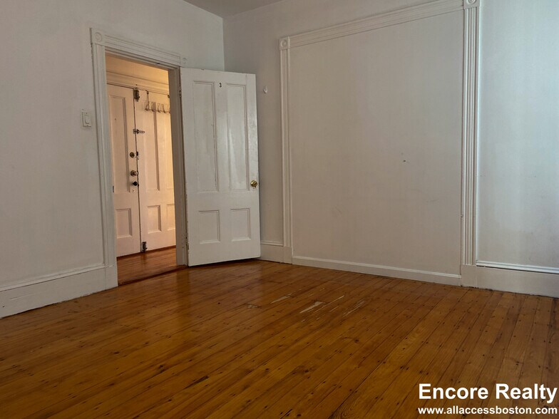 Building Photo - 13 Sachem St