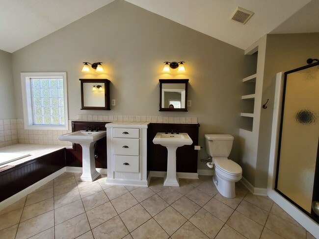 Building Photo - 958 Flynn McPherson Rd