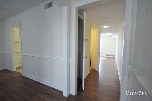 Building Photo - 2841 Tully Square