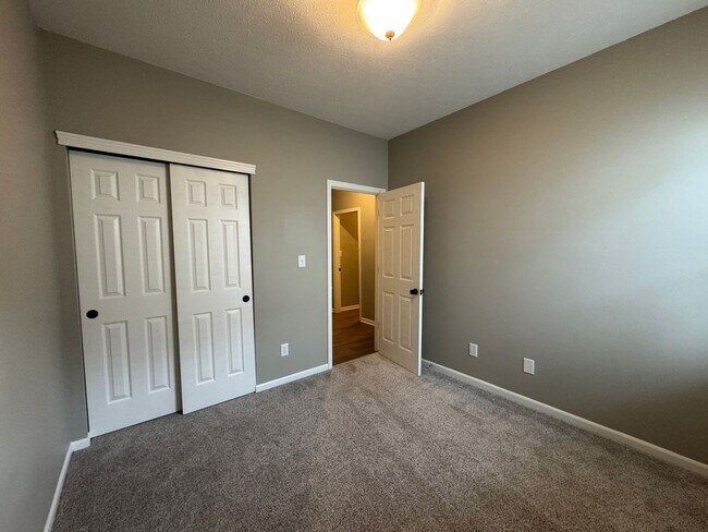 Building Photo - 13373 Grosbeak Ct