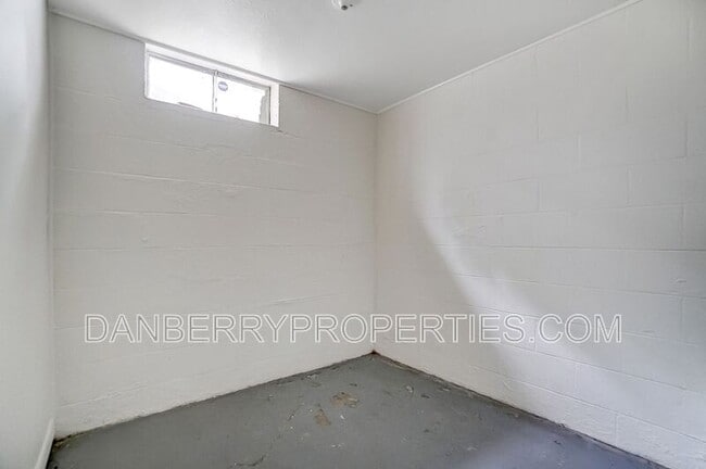 Building Photo - 1115 Secor Rd