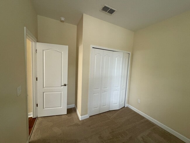 Building Photo - 6 BEDROOM + LOFT, 3 BATH HOME INDEPENDENCE...